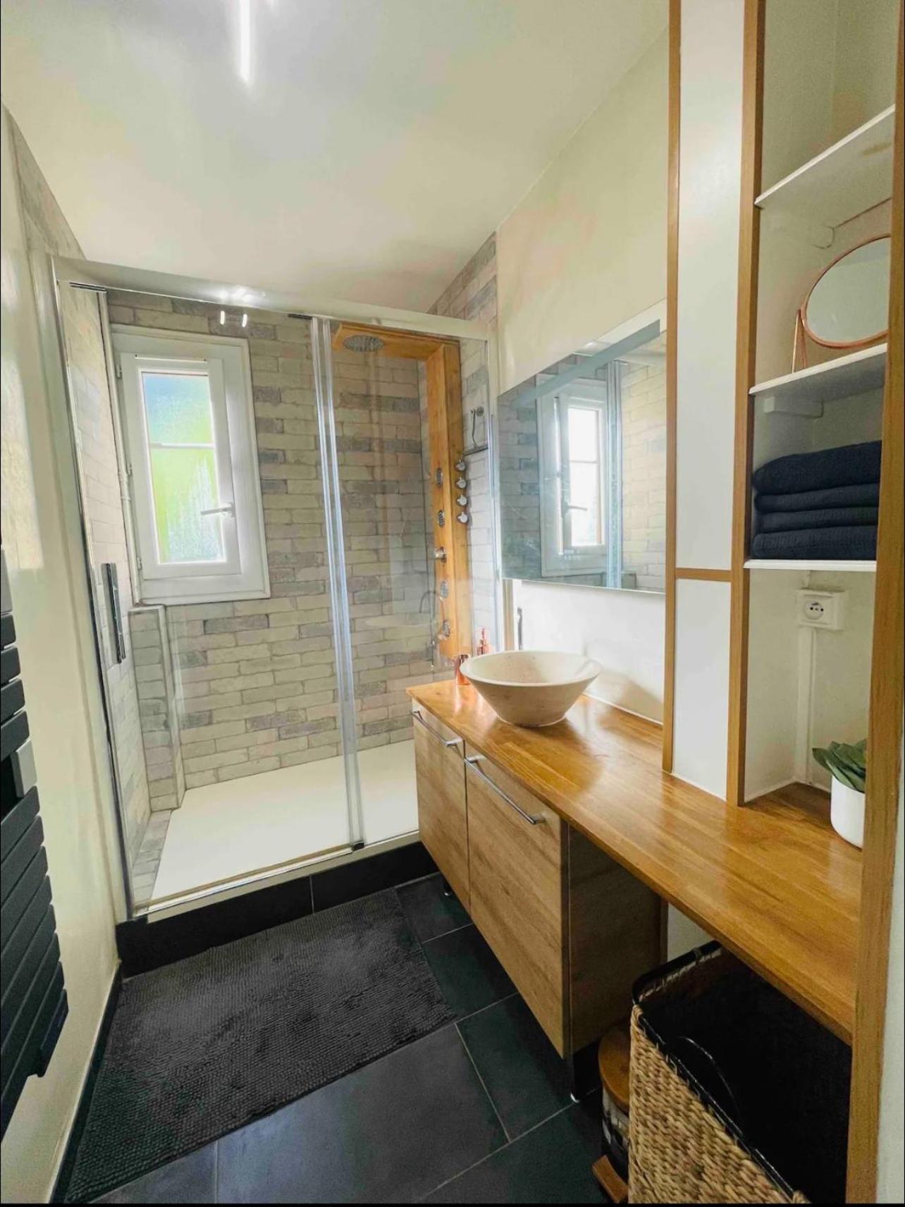 Modern 2 Bedroom Apartment Near Paris Metro, Giant Flat Screen Tv 85 Inches, Balcony, Free Parking Ivry-sur-Seine Bagian luar foto