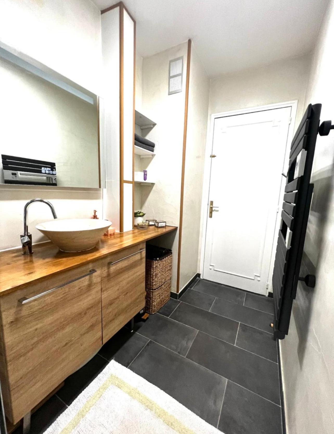 Modern 2 Bedroom Apartment Near Paris Metro, Giant Flat Screen Tv 85 Inches, Balcony, Free Parking Ivry-sur-Seine Bagian luar foto